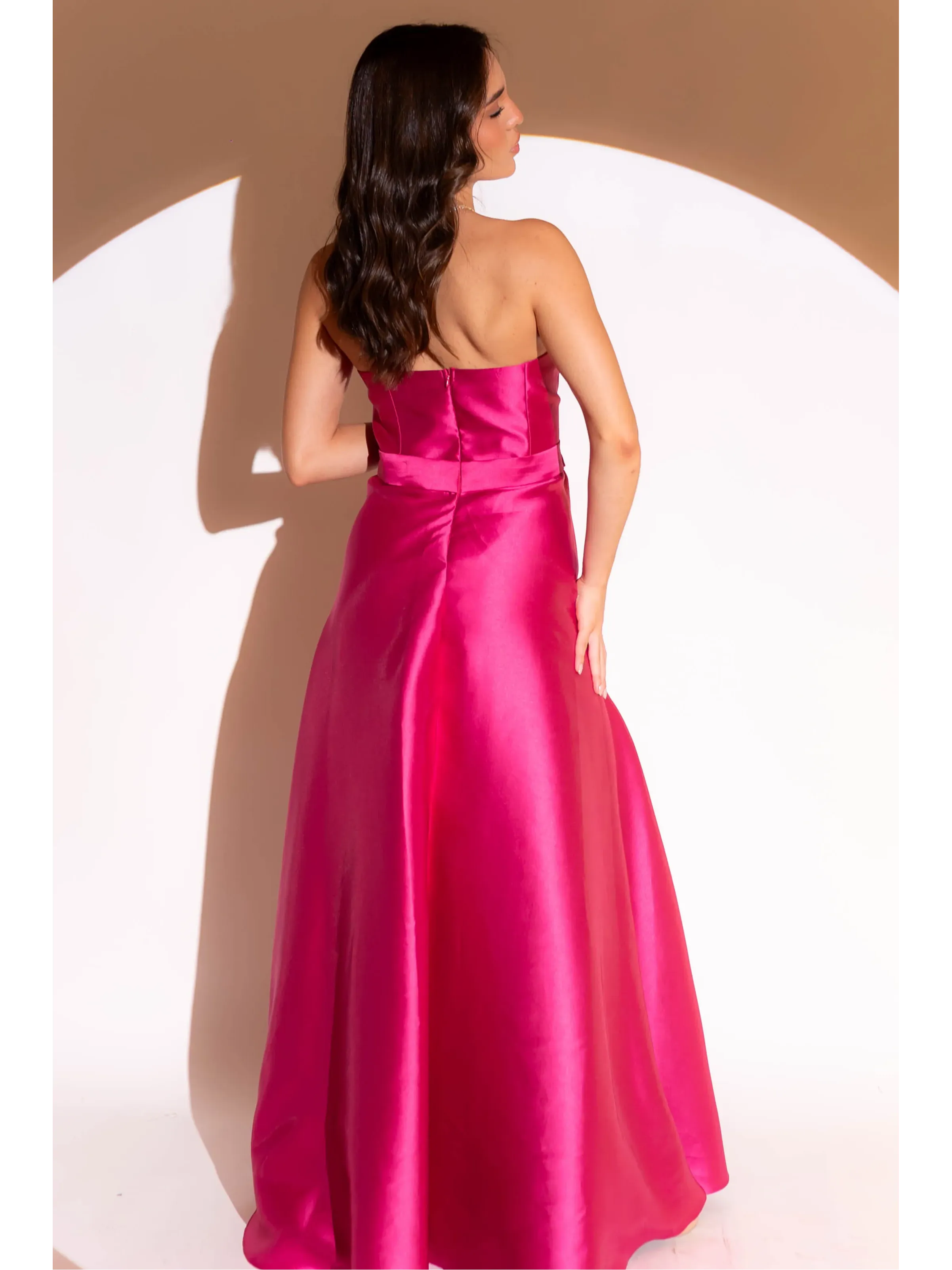 vestido longo fucsia tomara que caia em zibeline com fenda LZ1.1.webp