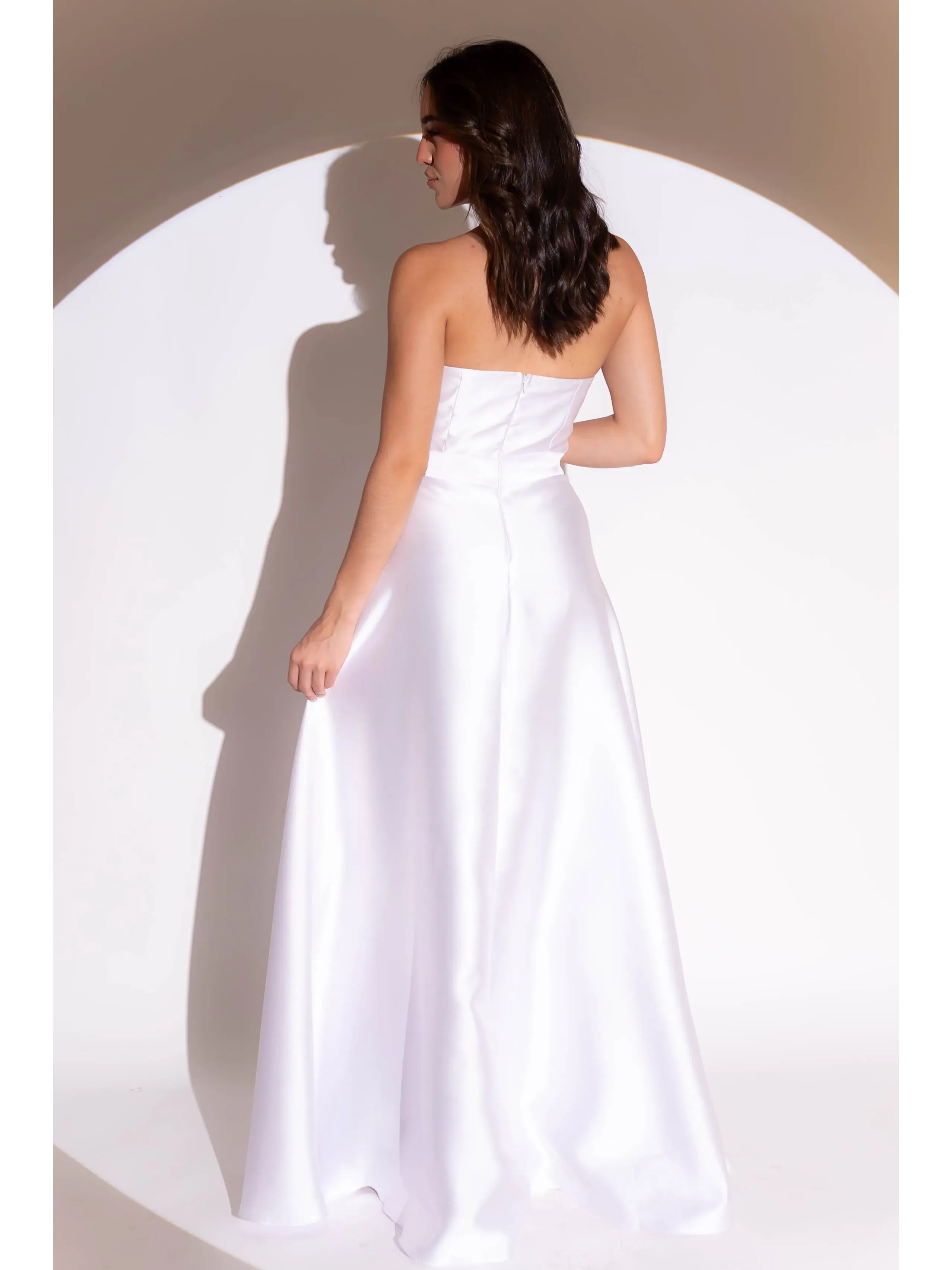longo branco modelo tomara que caia em alfaiataria com fenda na saia LOREN29.2.webp