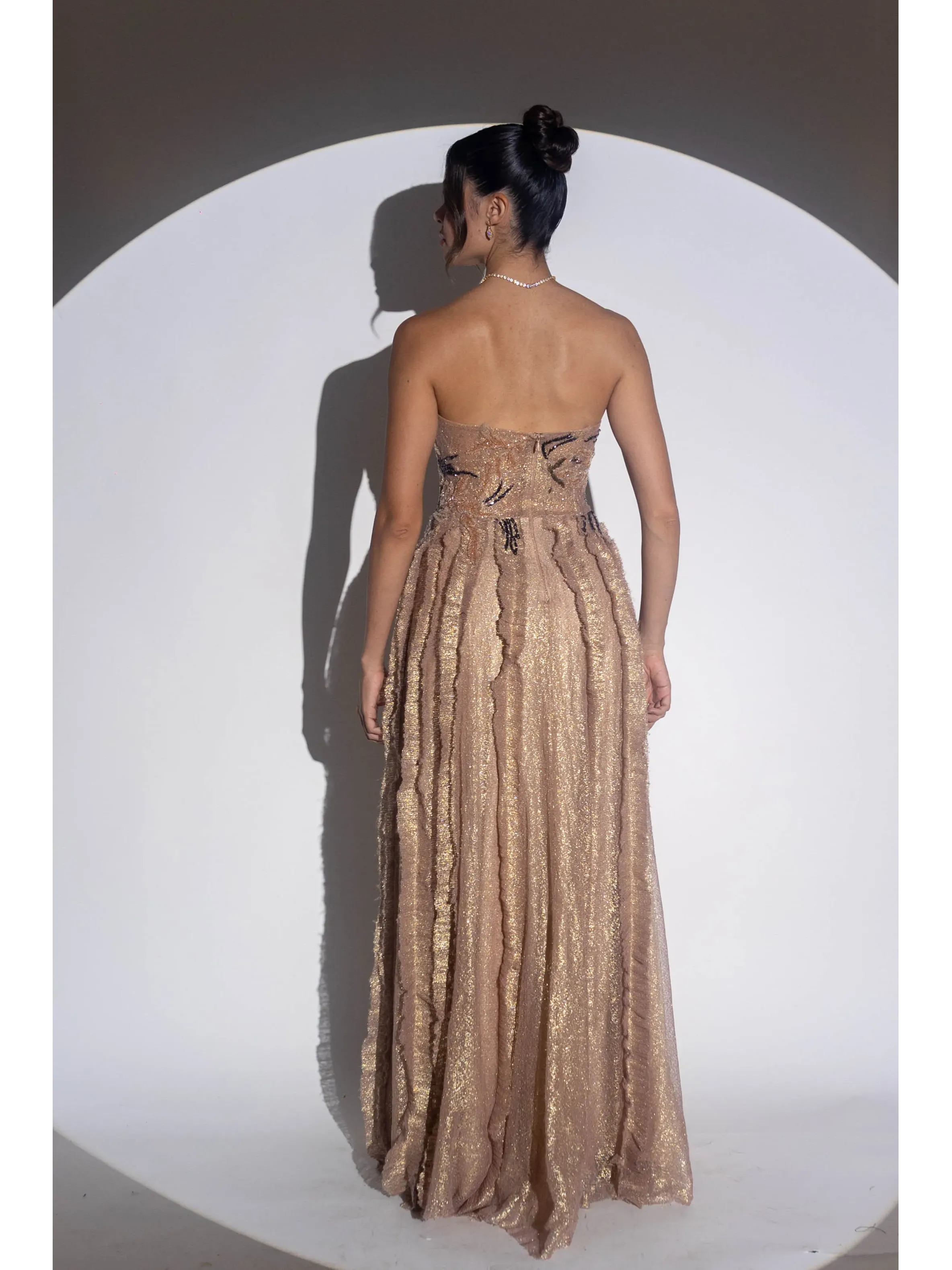 longo dourado com saia em tule e fios dourados busto com bordado azul opção com alça ou tomara que caia ASD503.2.webp