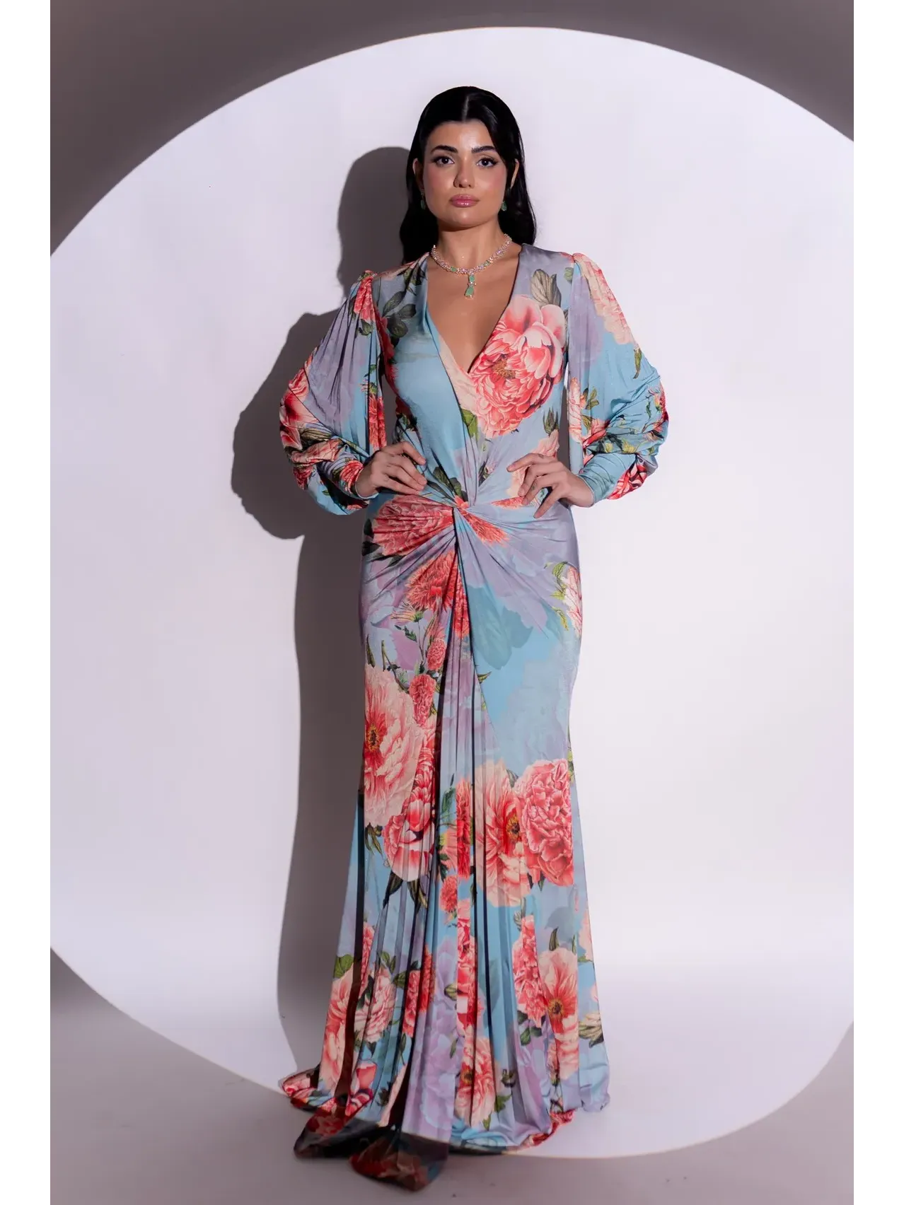longo azul tiffany floral com manga longa e decote nó na cintura modelo Easy Fit ASD509.webp
