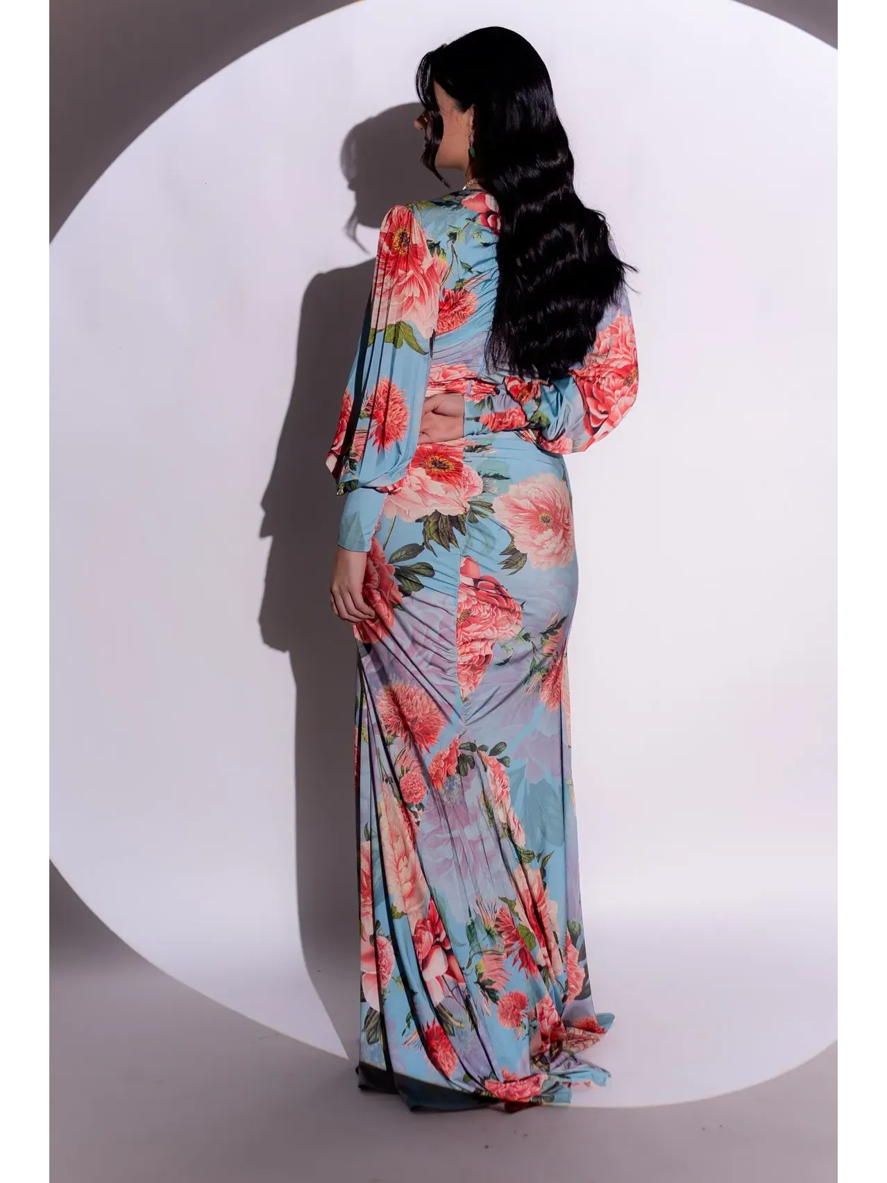 longo azul tiffany floral com manga longa e decote nó na cintura modelo Easy Fit ASD509.3.webp